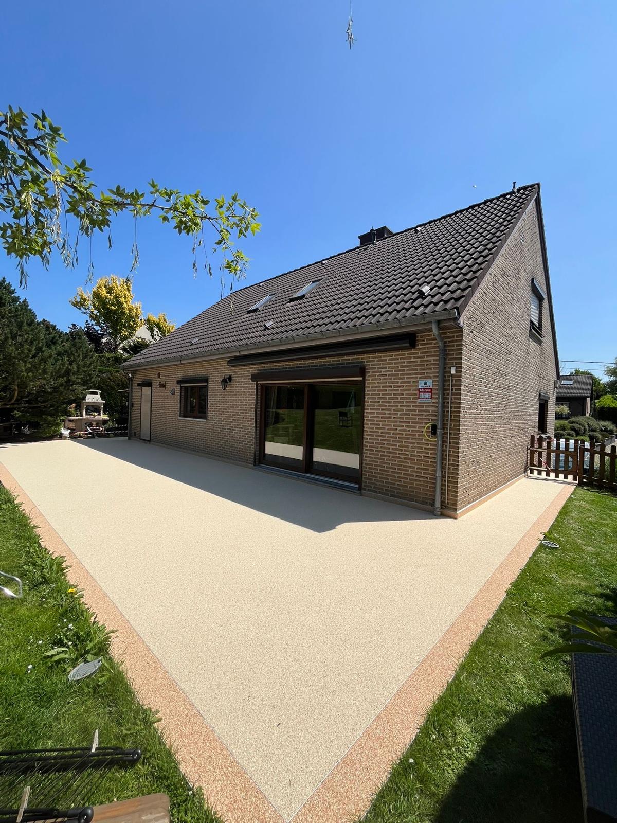 Terrasse beige maison